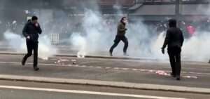 Fransa’da Emeklilik Yaşı Protesto Edildi